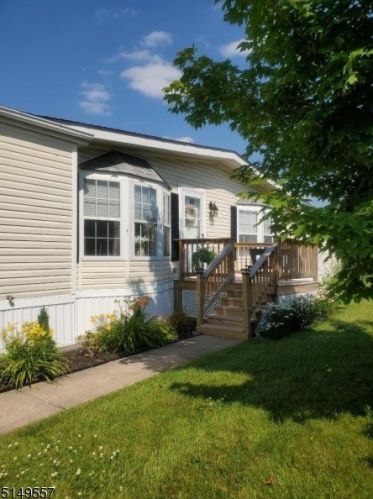 14 Caroline Dr, Belvidere, NJ 07823-2849