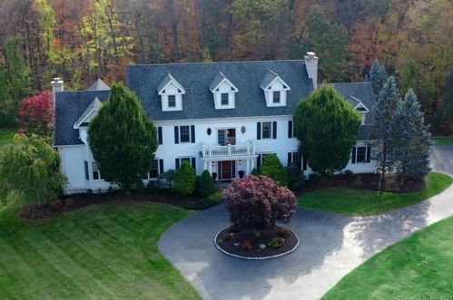 25 Abbey Rd, Bridgeport, CT 06612-1075