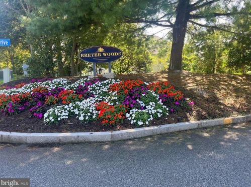 374 Linden Dr, Melrose Park, PA 19027-1342