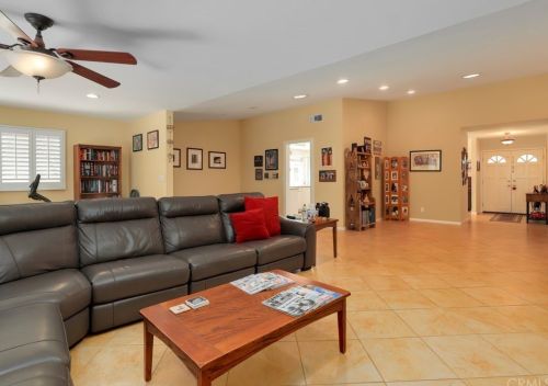 6569 Pinion St, Calabasas CA  91377-1212 exterior