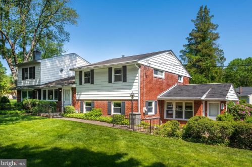 477 Black Swan Ln, Berwyn, PA 19312-1907