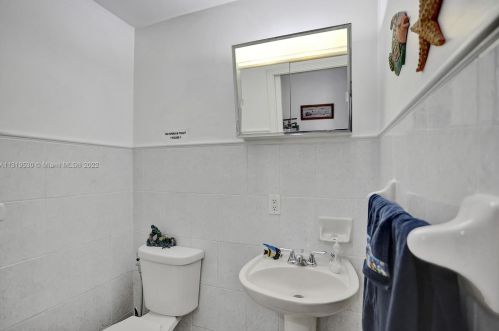 7215 15th Ave, Hialeah FL  33014-3805 exterior