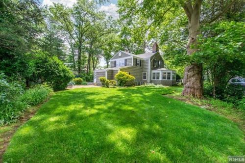431 Braeburn Rd, Ho Ho Kus, NJ 07423-1118