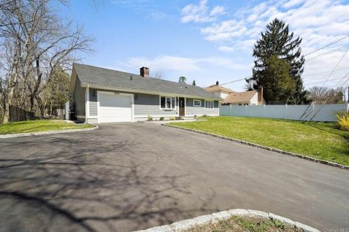 2834 Crompond Rd, Yorktown Hgts, NY 10598-2918