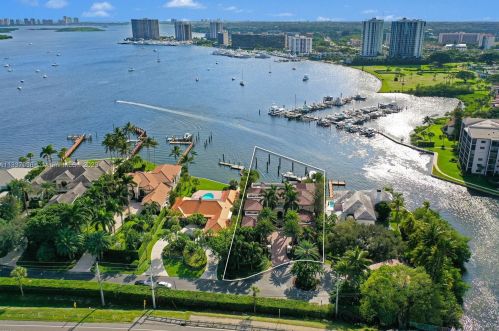 1977 Portage Lndg, West Palm Beach, FL 33408-3424