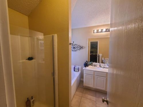 1028 Stockton Dr, Burleson TX  76028-9312 exterior