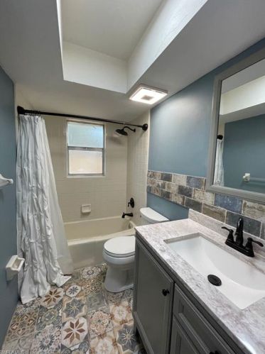 218 Roosevelt Ave, Lehigh Acres FL 33972-1200 exterior