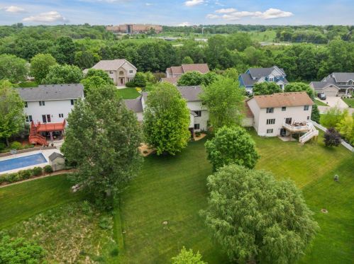 1888 White Oak Dr, Chaska MN  55318-2878 exterior