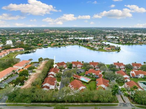 517 Windsor Sq, Naples FL  34104-8388 exterior