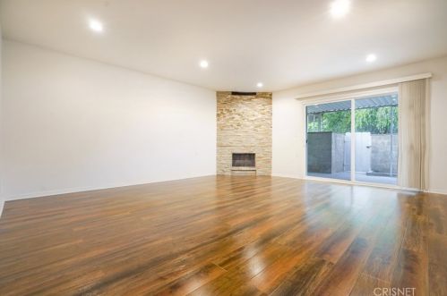 26817 Oak Branch Cir, Santa Clarita CA  91321-1455 exterior