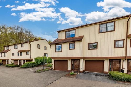 78 Dorchester Ct, Beacon Falls, CT 06403-4917