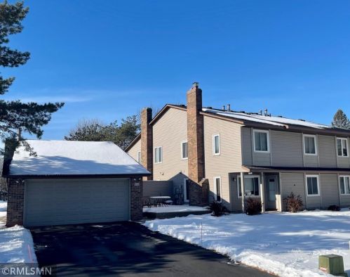 4679 Jackstone Pt, Saint Paul, MN 55122-2632