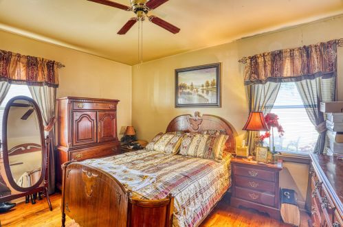 4868 40, Milwaukee WI 53209-5204 exterior