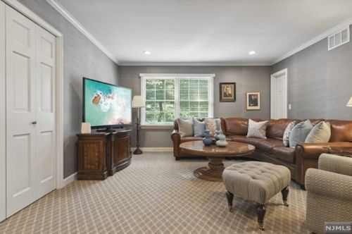 28 Greenview Way, Montclair NJ 07043-2531 exterior