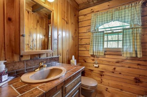 207 Osborne Hill Rd, Fishkill NY  12524-2529 exterior