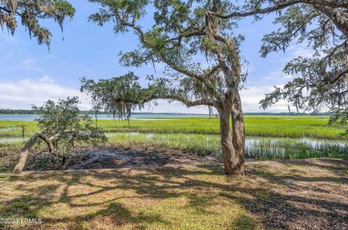 80 Bay Dr, Beaufort, SC 29907-1755