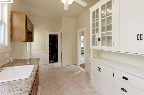 2509 Filbert St, Oakland CA 94607-2920 exterior