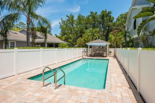 553 Vista Trail Ct, Palm Harbor FL  34683-5260 exterior