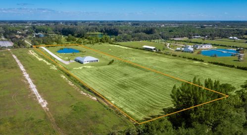 7255 41st St, Vero Beach, FL 32967-8800
