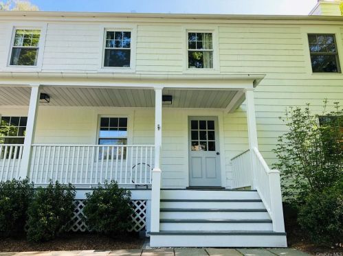 676 Harris Rd, Bedford Hills, NY 10507-2500