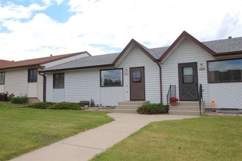 2017 12 St, Minot ND  58703-0803 exterior