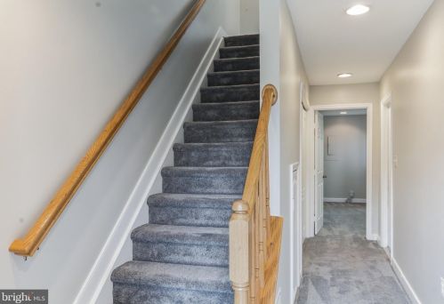 13046 Terminal Way, Woodbridge VA  22193-6116 exterior
