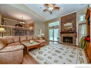 4715 Dawnridge Dr, Charlotte, NC 28226-8065
