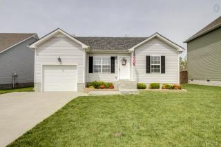 667 Sly Fox Dr, Clarksville, TN 37040-6235