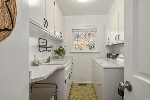 396 Pleasant Hill Rd, Sebastopol CA  95472-4020 exterior