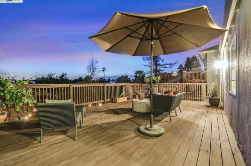 5137 Fairfax Ave, Oakland CA  94601-5410 exterior