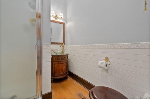 2913 Stout St, Denver CO 80205-2943 exterior