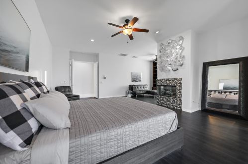 5 Curie Ct, Rancho Mirage CA  92270-2713 exterior