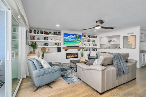 82 Montego Ct, San Diego CA  92118-3251 exterior