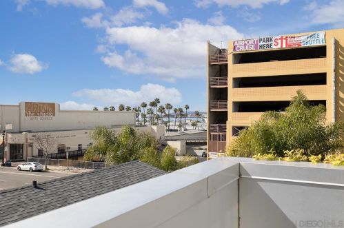 979 Laurel St, San Diego CA 92105-4736 exterior