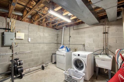 2126 Palmer St, Milwaukee WI 53212-3243 exterior