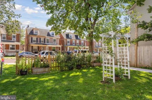 1039 Queen St, Pottstown PA  19464-5827 exterior