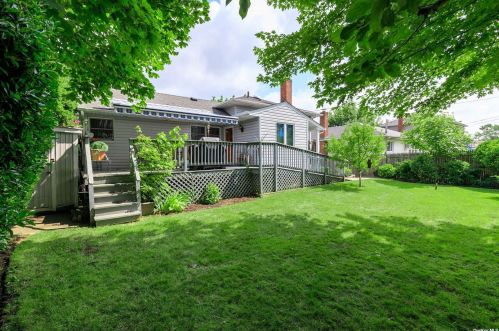 4016 Anne Dr, Seaford NY  11783-1712 exterior