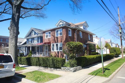 181 Lowell Ave, Floral Park NY  11001-1528 exterior