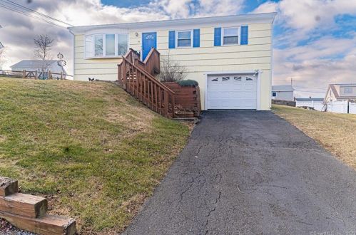 24 Berkshire Dr, Brookfield Center, CT 06804-1436