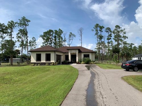 2611 6th Ave, Naples, FL 34120-4950