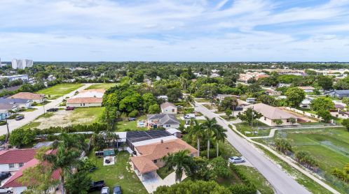 3132 Calusa Ave, Naples, FL 34112-4828