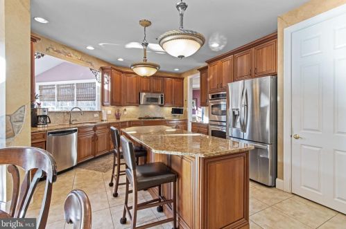 175 Edwards Dr, Southampton PA 18966-1174 exterior