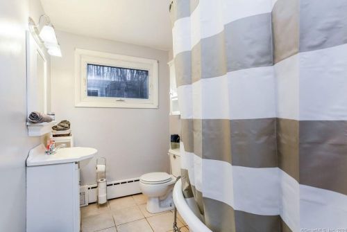 691 Millbrook Rd, Middletown CT  06457-5523 exterior