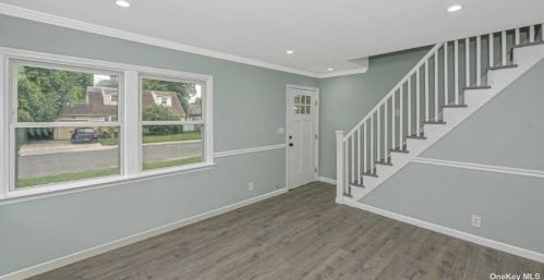 33 Smith St, Amityville NY  11701-1737 exterior