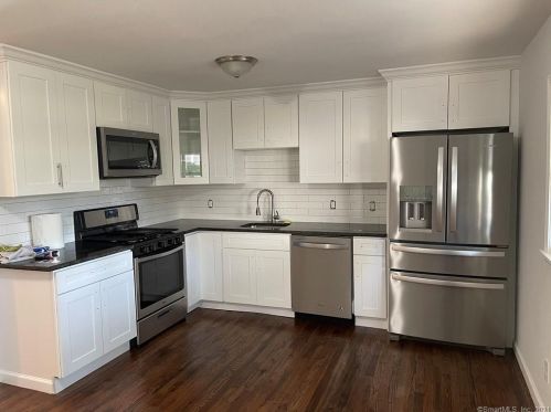 495 Silver St, Bridgeport CT  06610-1023 exterior