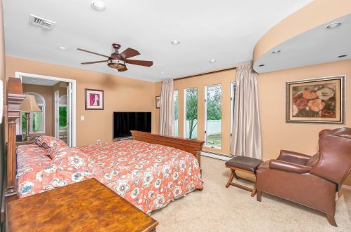 22 Stonywell Ct, Huntington Station NY  11746-5423 exterior