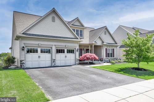 160 Scenic Ridge Dr, Hummelstown, PA 17036-6901