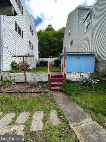 416 Middle St, Ashland PA 17921-1920 exterior