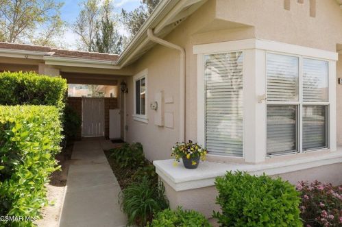 5674 Pansy St, Simi Valley, CA 93063-3549