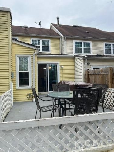 20 Bradford Dr, Old Bridge NJ  08857-3103 exterior